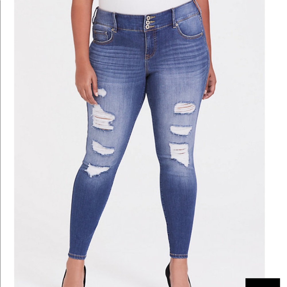 Torrid Stretch Med. Wash Destructive Jeggings